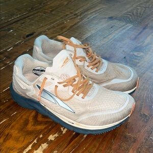 Altra Women’s Size 9 Running Shoes